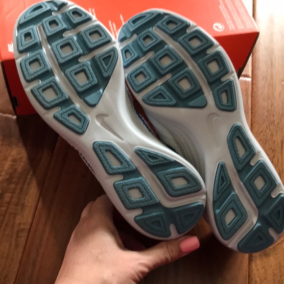 Nike White & Blue Revolution 3 Shoes LAST PAIR - Picture 5 of 8